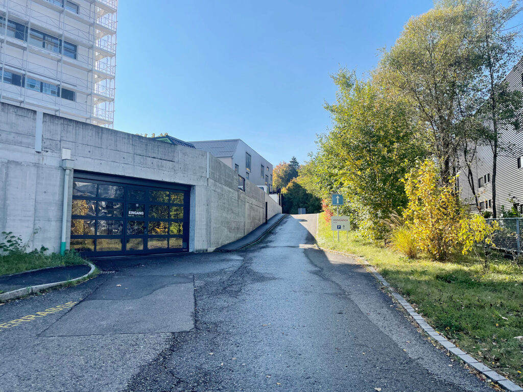 ... die Einbahnstrasse hochfahren ...